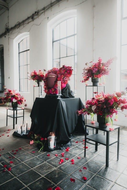 Výzdoba hrobu nebo pietního místa