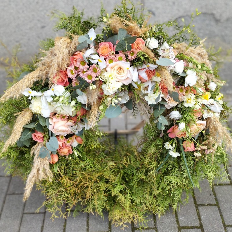 Smuteční věnce s hlavou